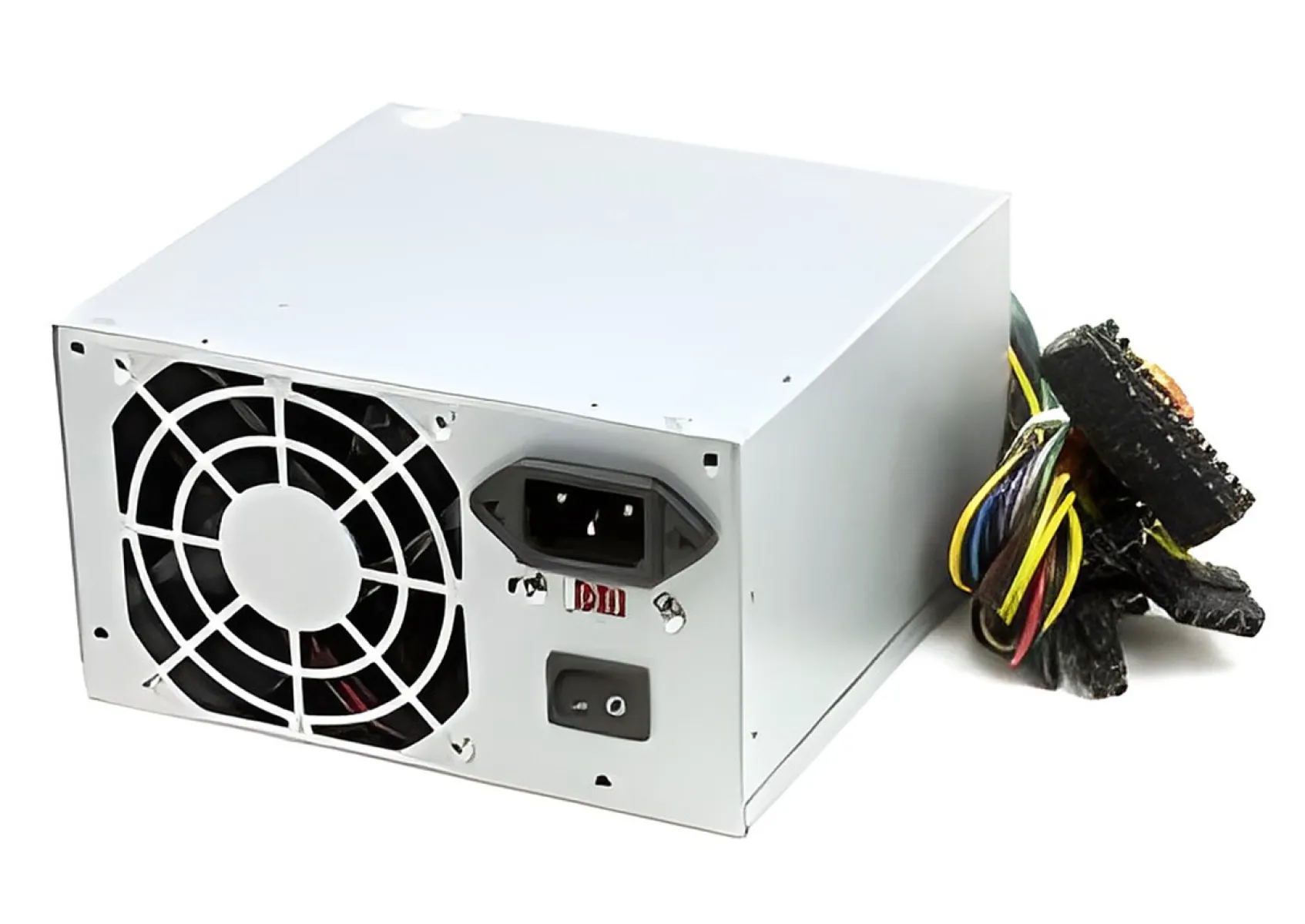 Xtech - Fuente de alimentación - Interna - 600 Watt-(20+4pin) con 2 SATA